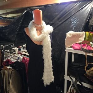 Source Unknown Elegant White Feathered Wrap